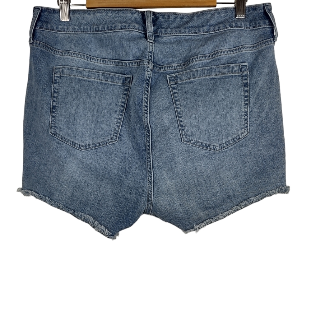 Torrid Women's Mid Rise Short - Picture 2 of 11
